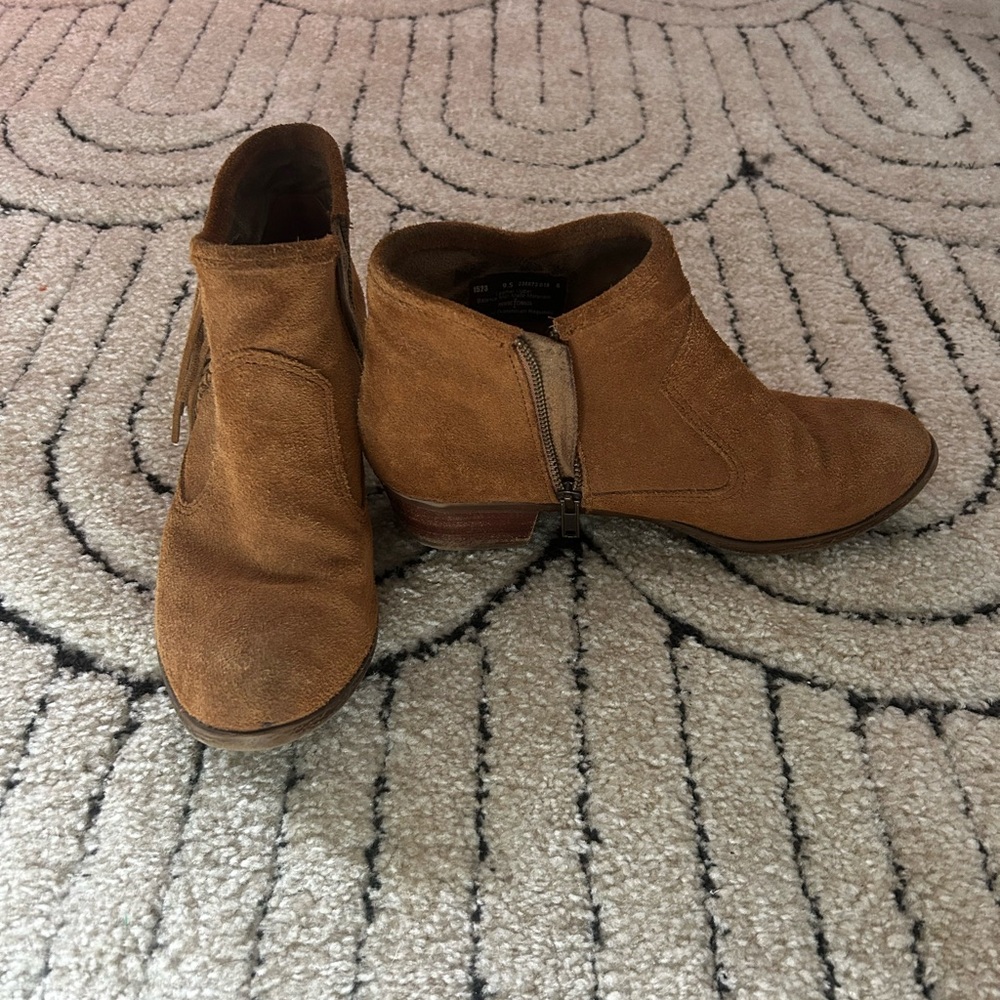 Minnetonka 1523 Blake Boot Brown Side Zipper and Fringe